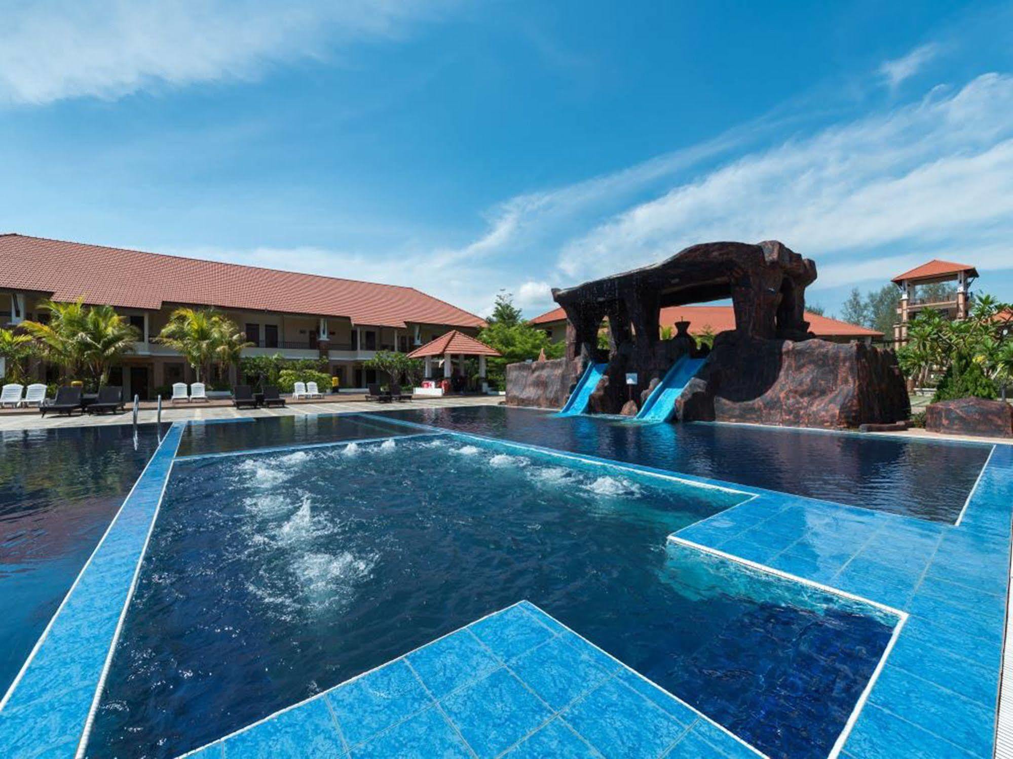 Tok Aman Bali Beach Resort @ Beachfront Kampong Ayer Tawar  Buitenkant foto