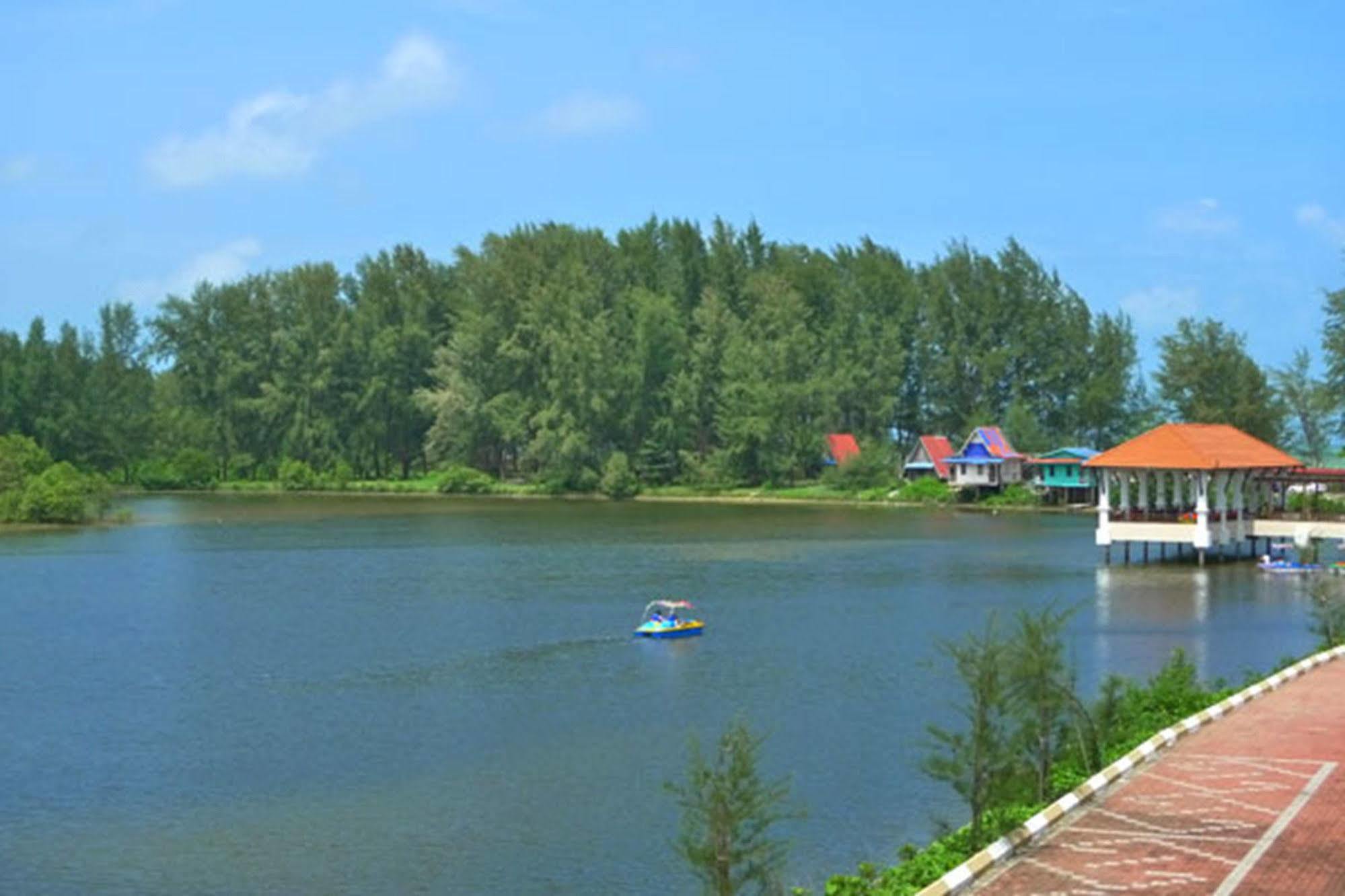 Tok Aman Bali Beach Resort @ Beachfront Kampong Ayer Tawar  Buitenkant foto