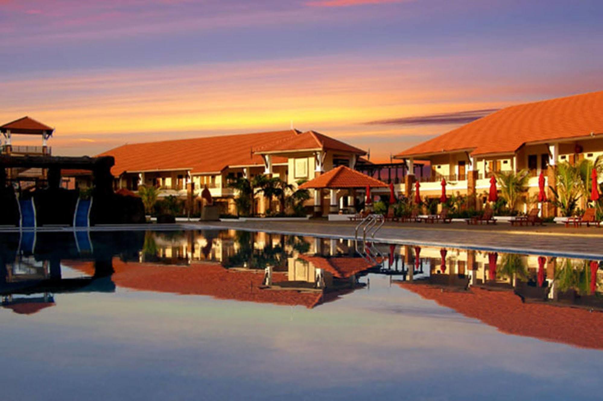 Tok Aman Bali Beach Resort @ Beachfront Kampong Ayer Tawar  Buitenkant foto
