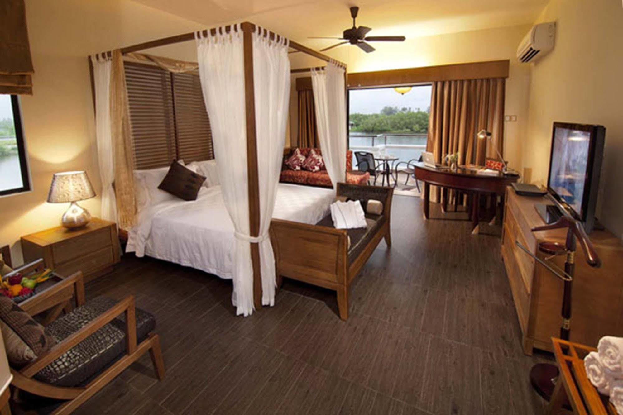 Tok Aman Bali Beach Resort @ Beachfront Kampong Ayer Tawar  Buitenkant foto